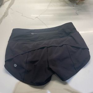 black lululemon shorts